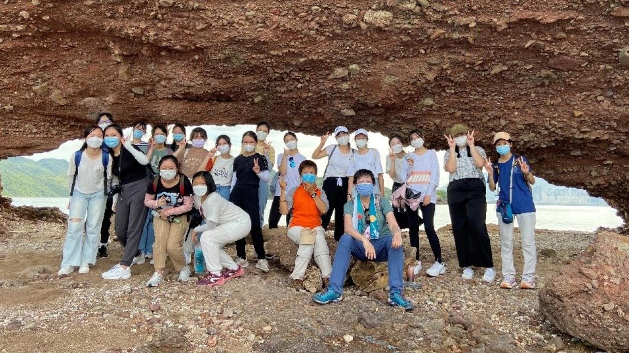 Students studying Geography are on-the-spot investigation in Ap Chau